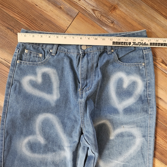 Chic Heart-Patterned High Rise Jeans - Picture 2 of 7